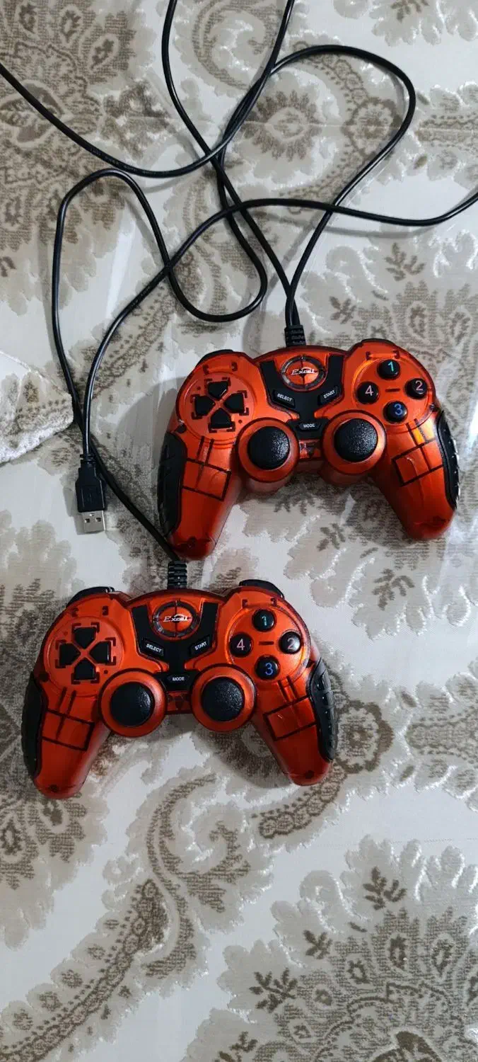 دسته بازی کامپیوتر سالم و تمیز دو مدل خاص|کنسول، بازی ویدئویی و آنلاین|تهران, شهرک استقلال|دیوار