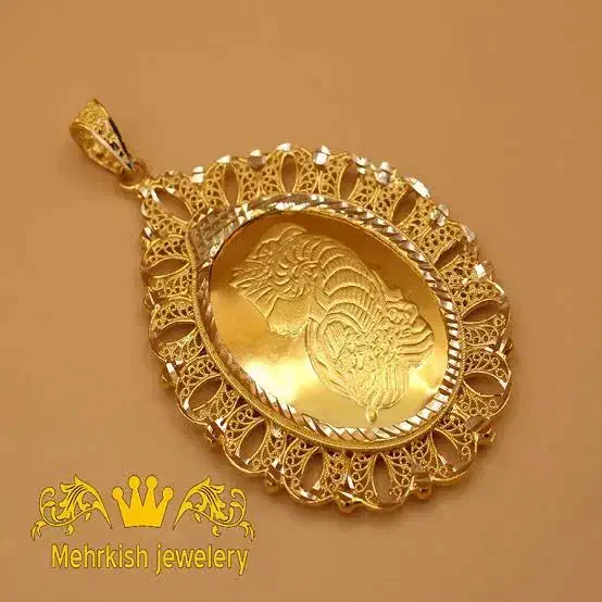 یک قطعه پلاک‌ طلا پیدا کرم|اشیا|قم, چهل درخت‎|دیوار