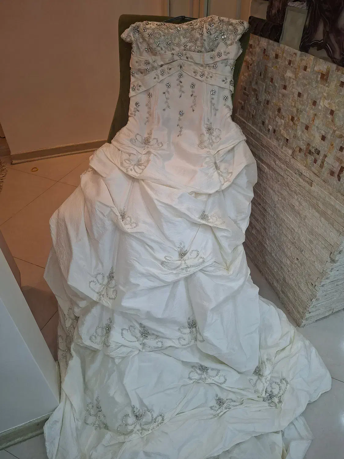 لباس عروس شیک و زیبا دکلته صلواتی|لباس|تهران, اکباتان|دیوار