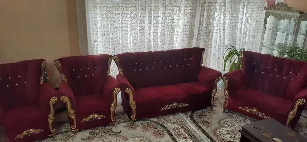 مبل راحتی ۷ نفره زرشکی|مبلمان خانگی و میز عسلی|قهدریجان, |دیوار