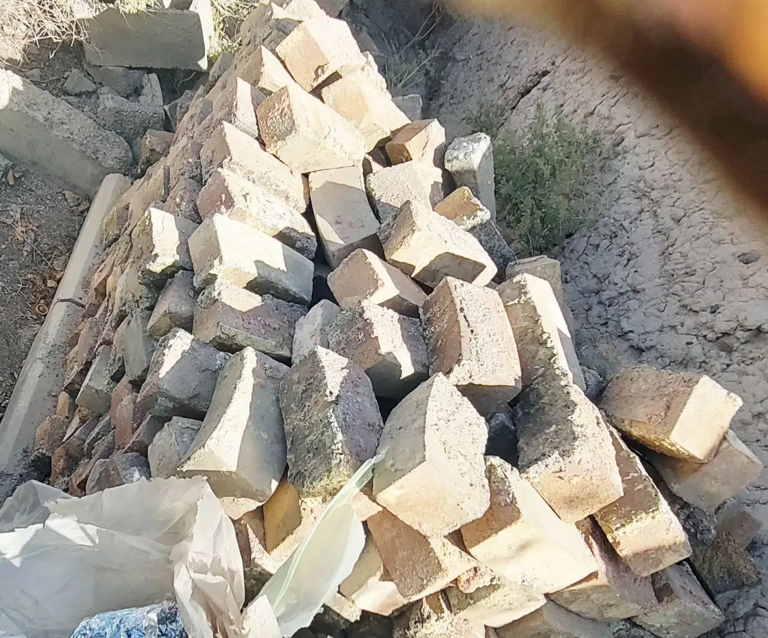 بوته ریخته گری چدنی آلومینیوم و آجر نسوز کوره|ماشین‌آلات صنعتی|رباط‌کریم, شهرک صنعتی سبلان|دیوار