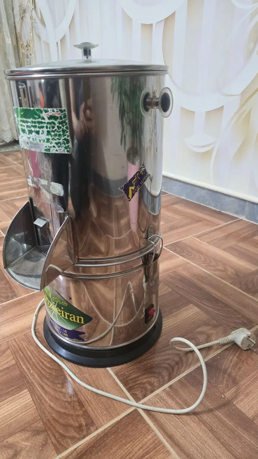 سبزی خردکن درحد نو.|خردکن، آسیاب، غذاساز|باغستان, |دیوار