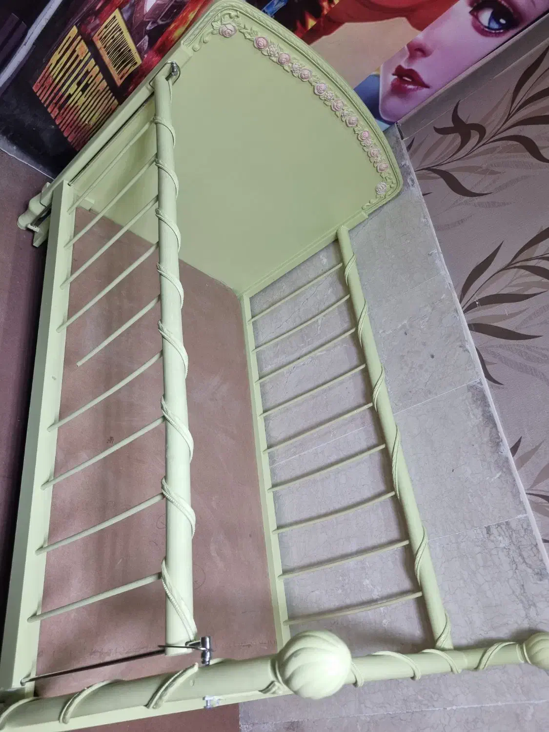 تخت کودک|تخت و صندلی بچه|تربت جام, فاز ۲ فرهنگیان|دیوار