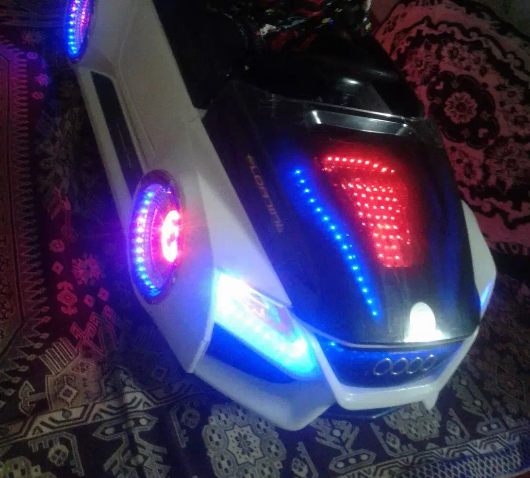 ماشین شارژی ائودی و لندکروز وارداتی اورجینال کمیاب|اسباببازی بچه|مشهد, ثامن|دیوار