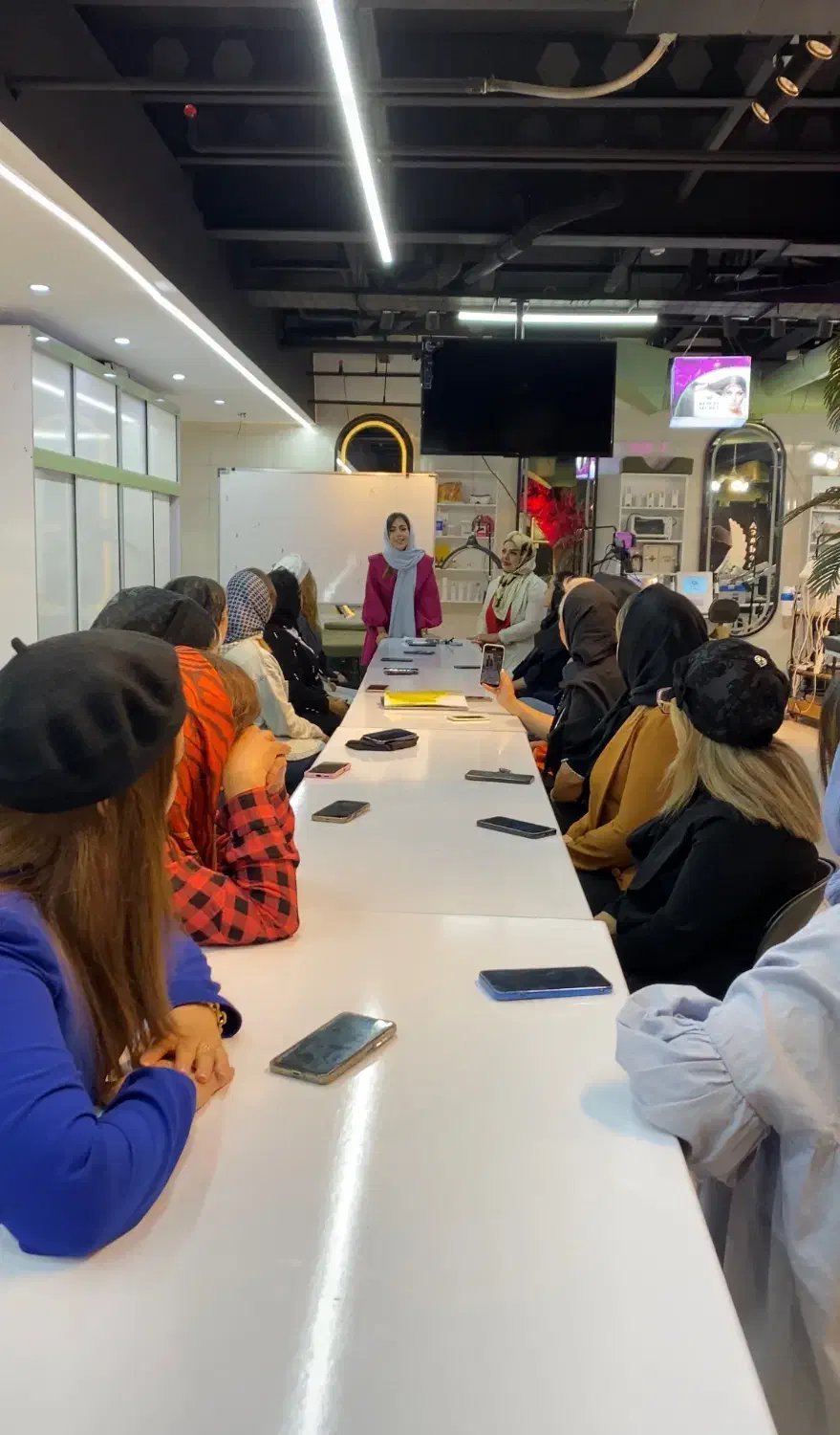 تخفیف آموزش میکاپ و رنگ مو شینیون|خدمات آموزشی|کرج, گلشهر|دیوار