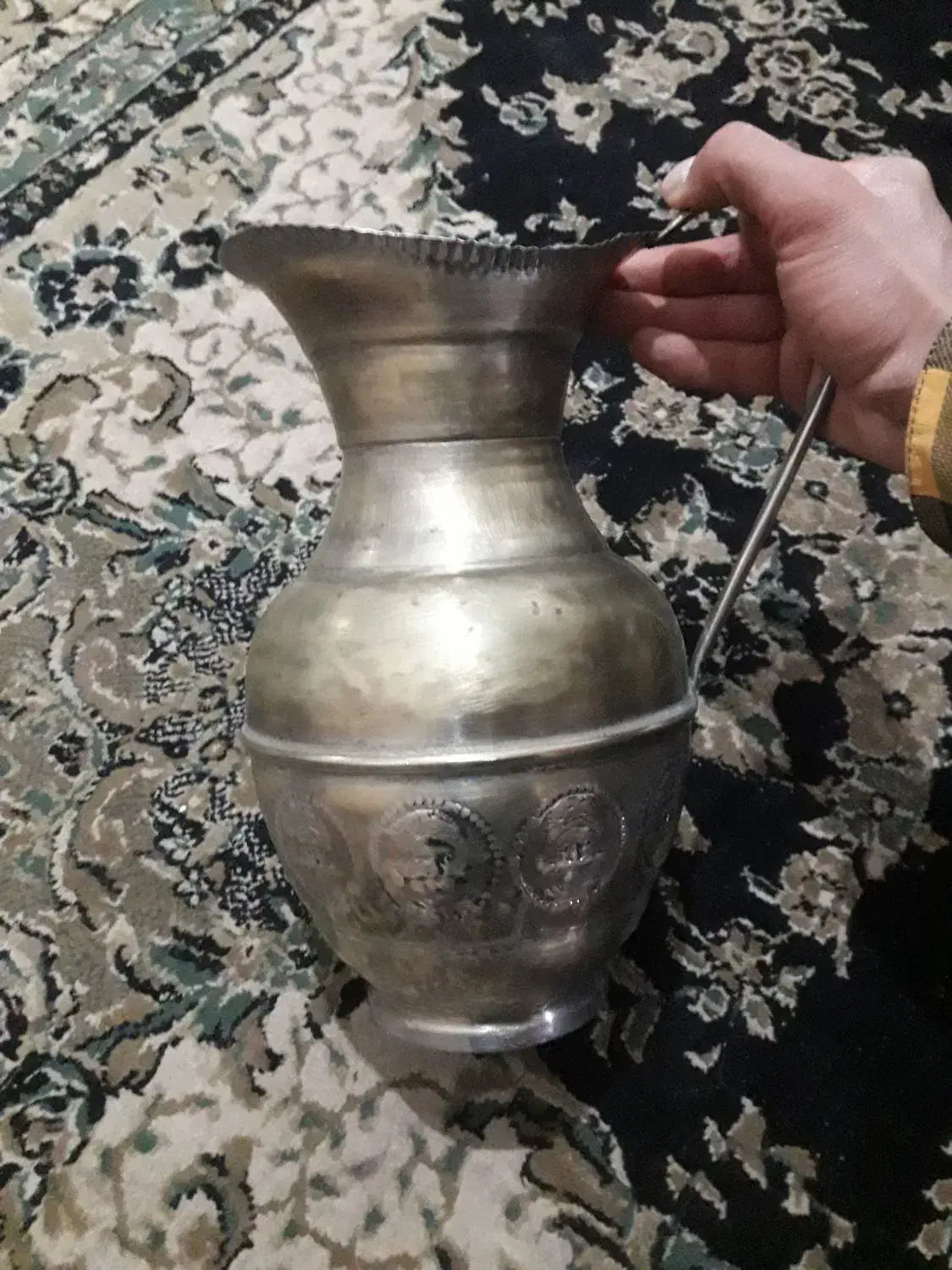 پارچ برنج قدیمی|کلکسیون اشیاء عتیقه|زابل, |دیوار