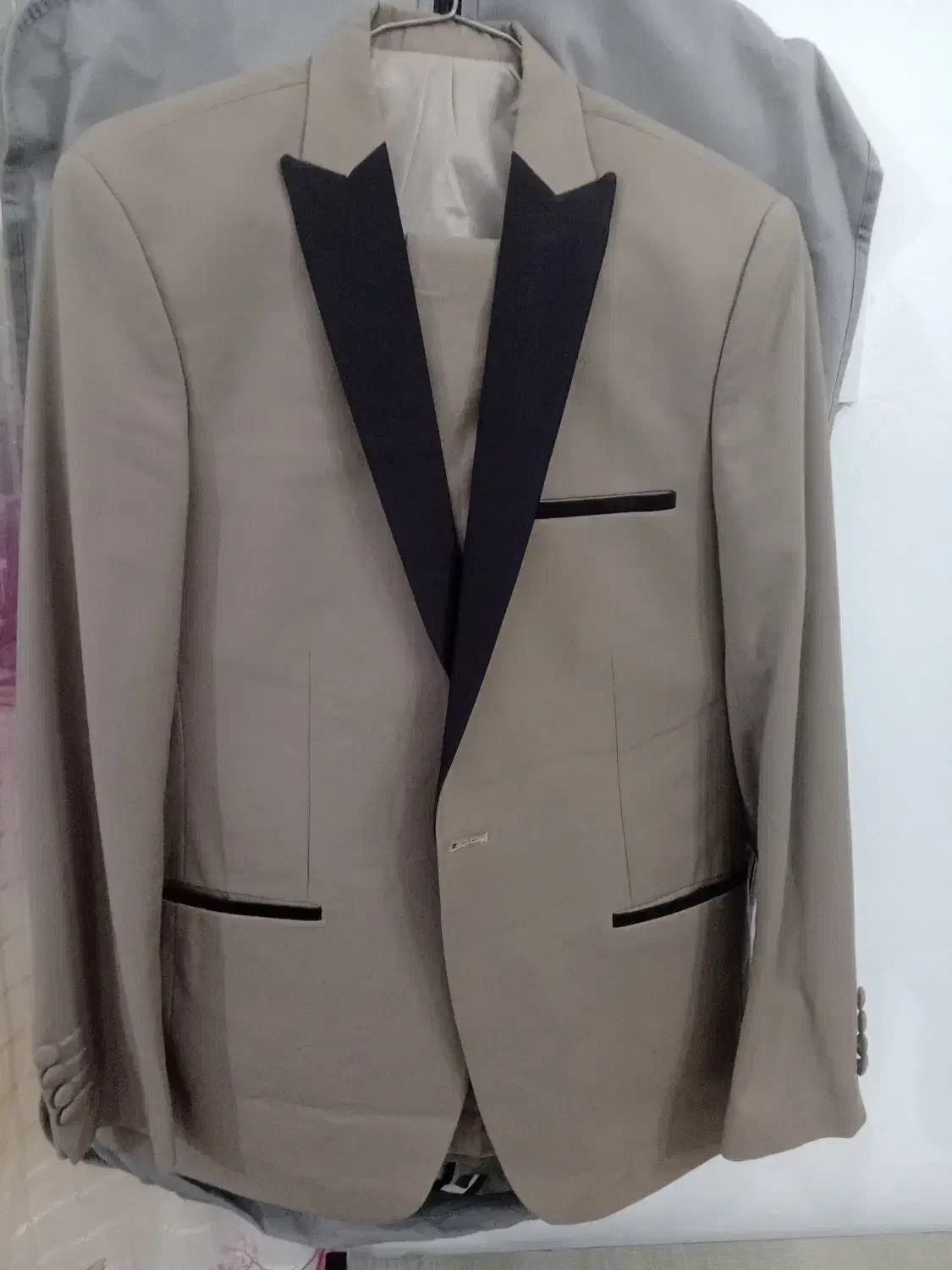 وسایل شخصی|لباس|اشتهارد, |دیوار