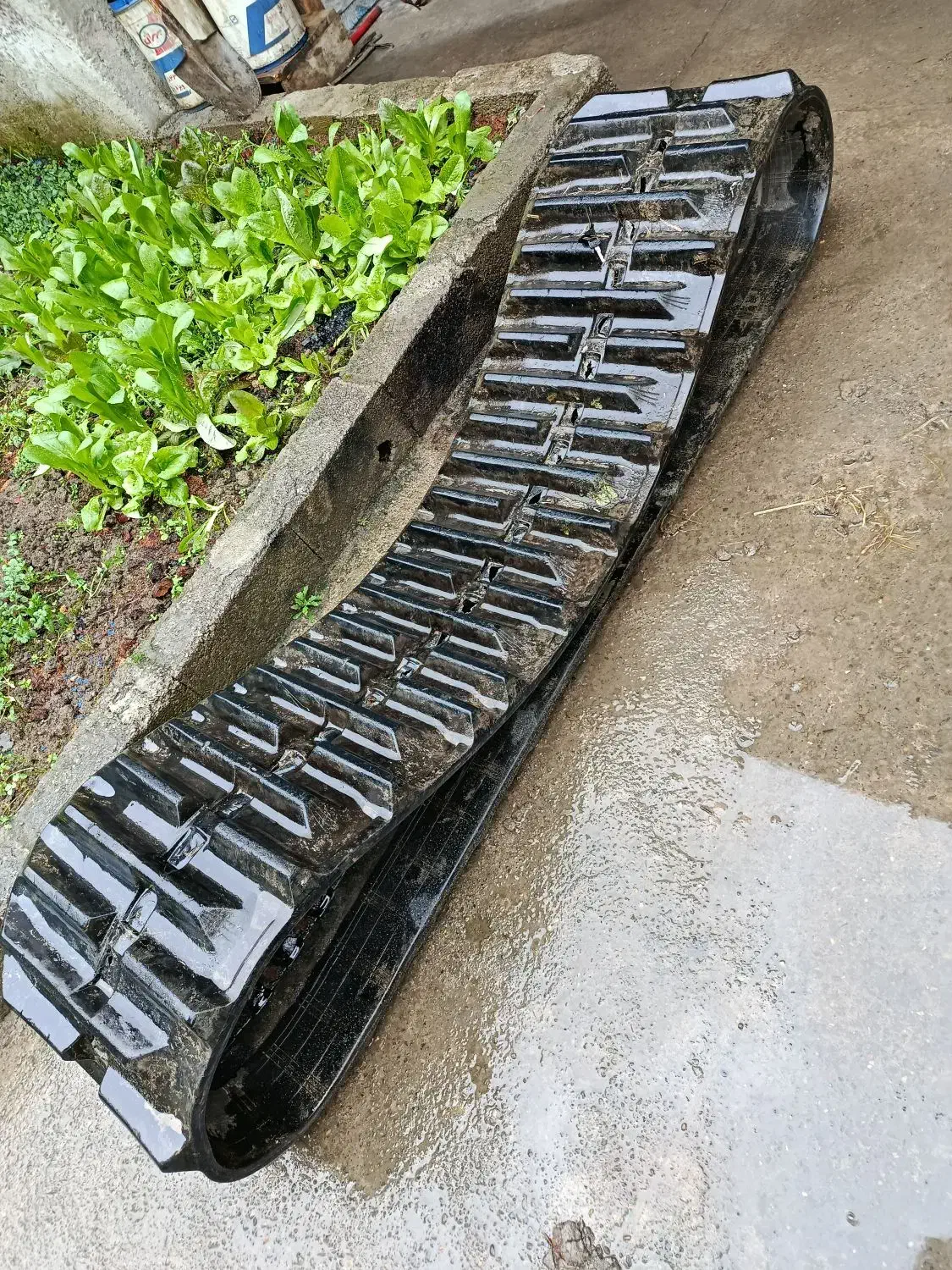 لاستیک شنی|خودرو سنگین|رودسر, |دیوار