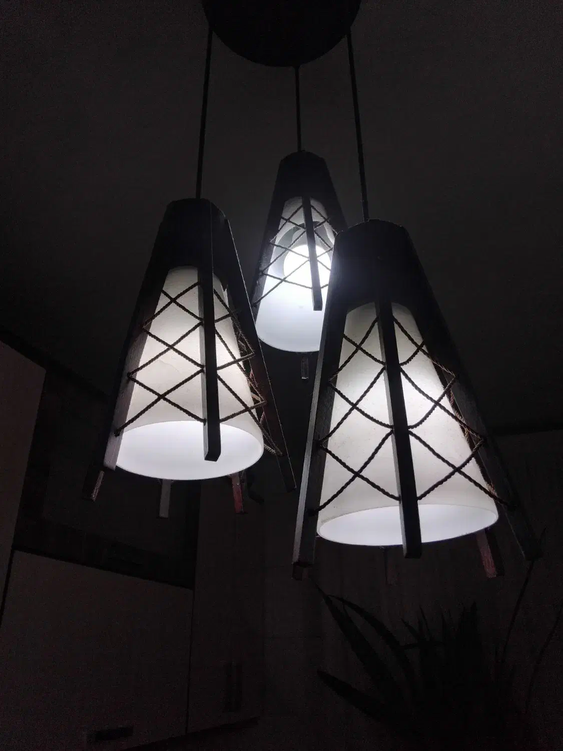 لوستر آشپز خانه و راهرو سه شاخه چوبی|لوستر و چراغ آویز|پردیس, فاز ۳|دیوار