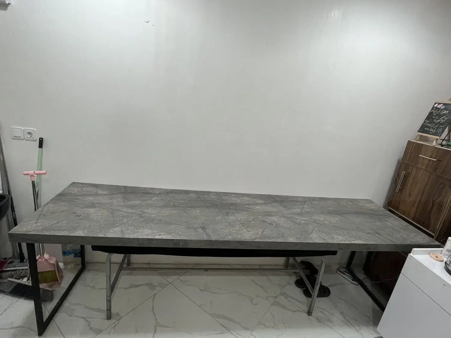 میز و صندلی|مبلمان اداری|فولادشهر, A4|دیوار