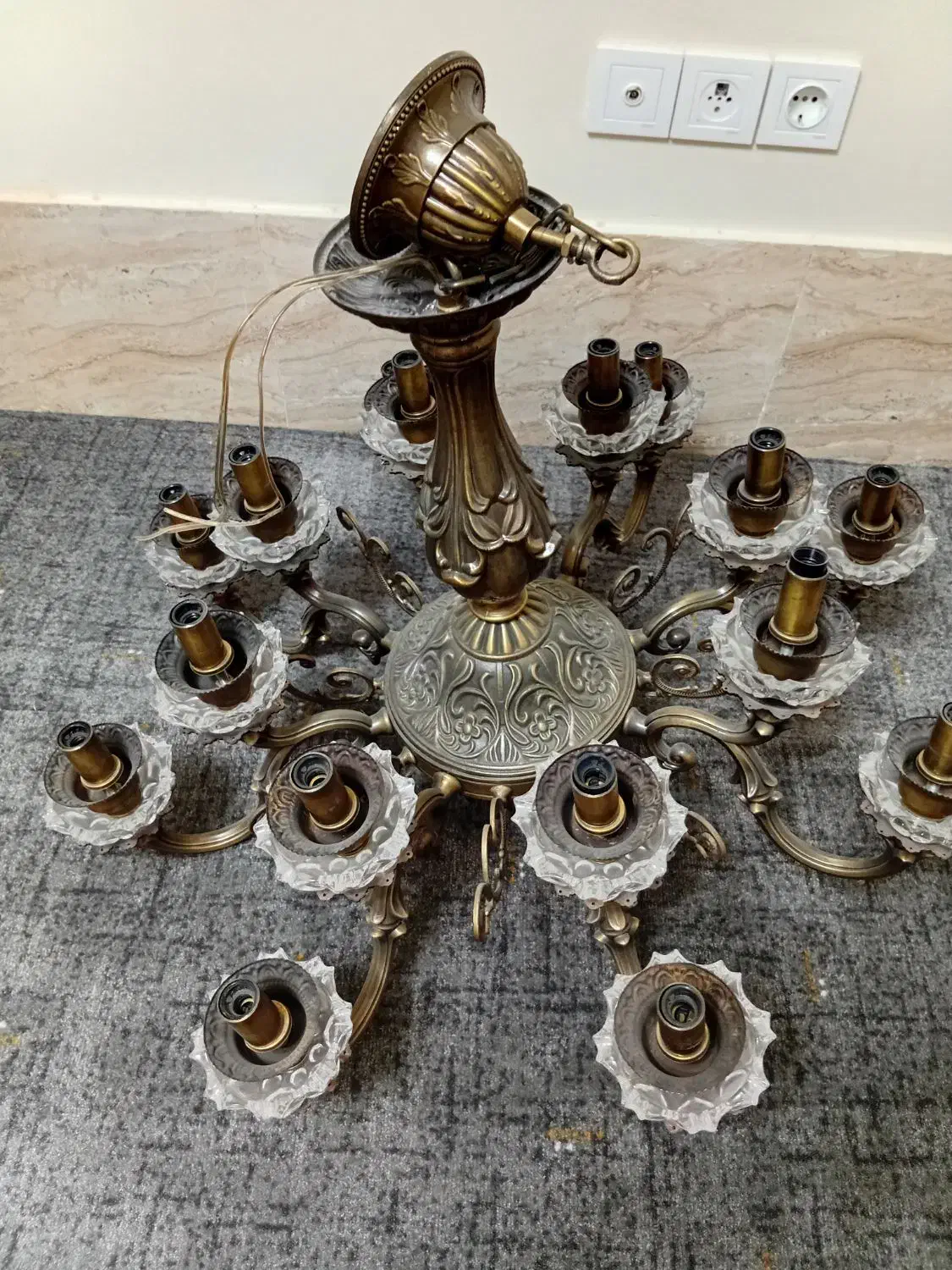 لوستر ۸ شاخه دوبل برنجی با لاله بسیار مرغوب|لوستر و چراغ آویز|کرمانشاه, |دیوار