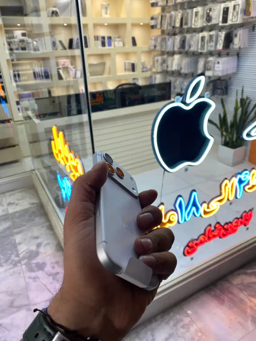17 پرو Za/a silver شرایطی|موبایل|اصفهان, باغ زرشک|دیوار
