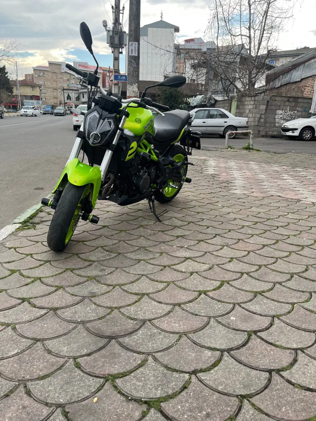 بنلی جفت سیلندر|موتورسیکلت|رشت, سعدی (تختی)|دیوار