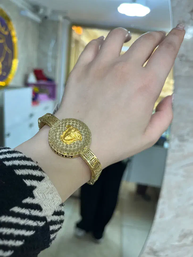 دستبند ورساچه|جواهرات|اندیشه, اندیشه فاز ۱|دیوار