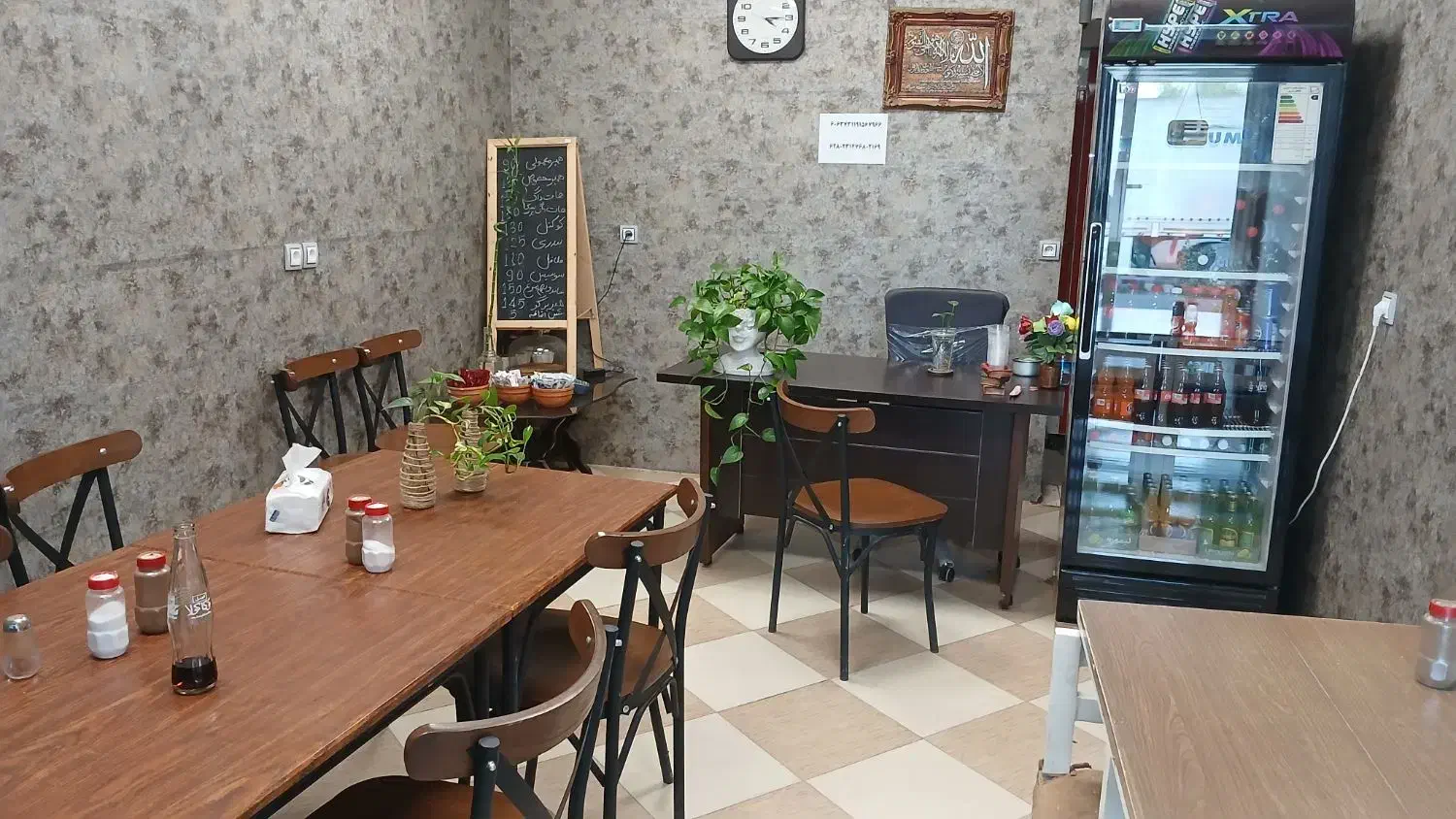 همکاری در کافه و ساندویچی|استخدام خدمات فروشگاه و رستوران|جیرفت, |دیوار