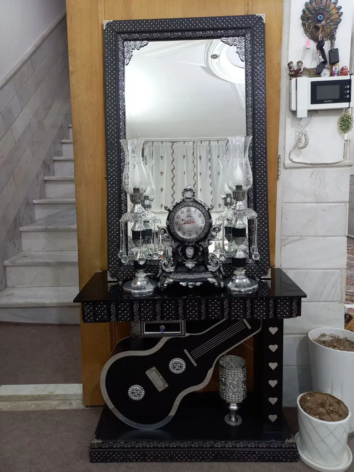 آینه شمعدان و ساعت|آینه|قم, سراجه (۱۵ خرداد)|دیوار