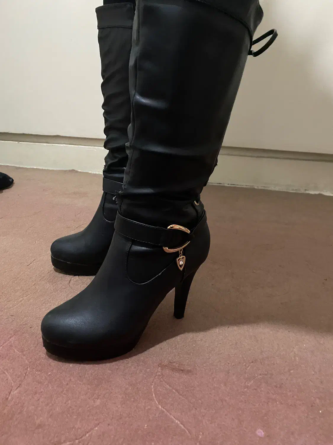 چکمه زنانه|کیف، کفش، کمربند|پاکدشت, پاکدشت (مامازند)|دیوار