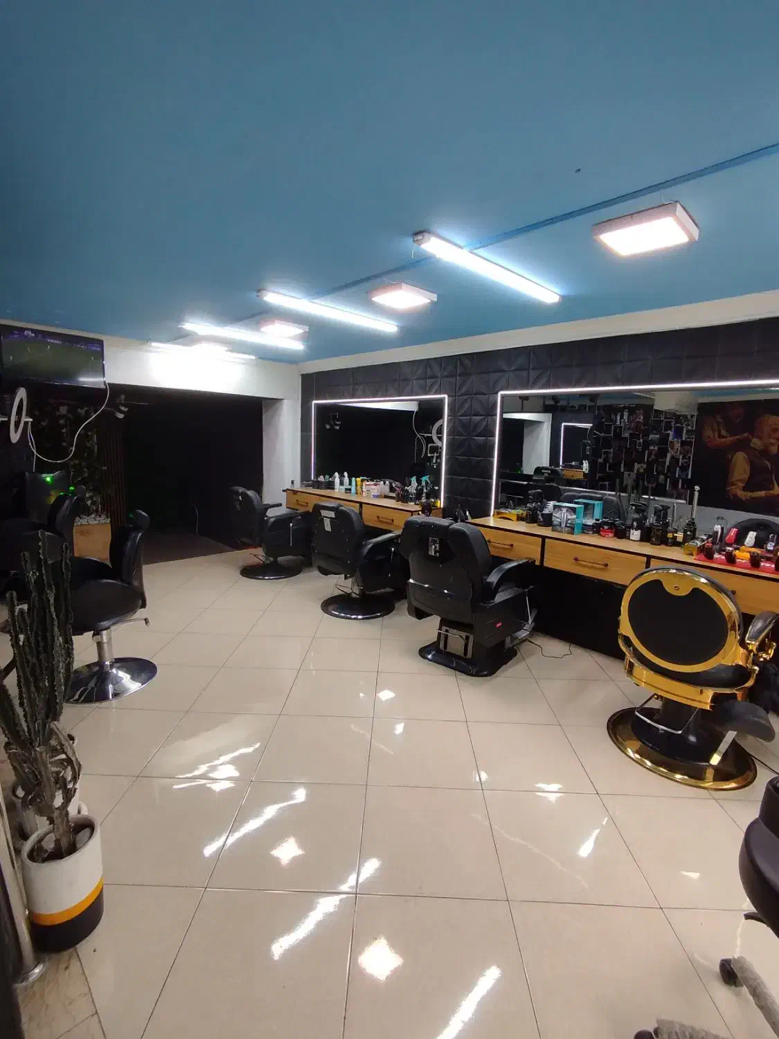 استخدام آرایشگر و شاگرد|استخدام درمانی، زیبایی، بهداشتی|تهران, شهید رجایی|دیوار