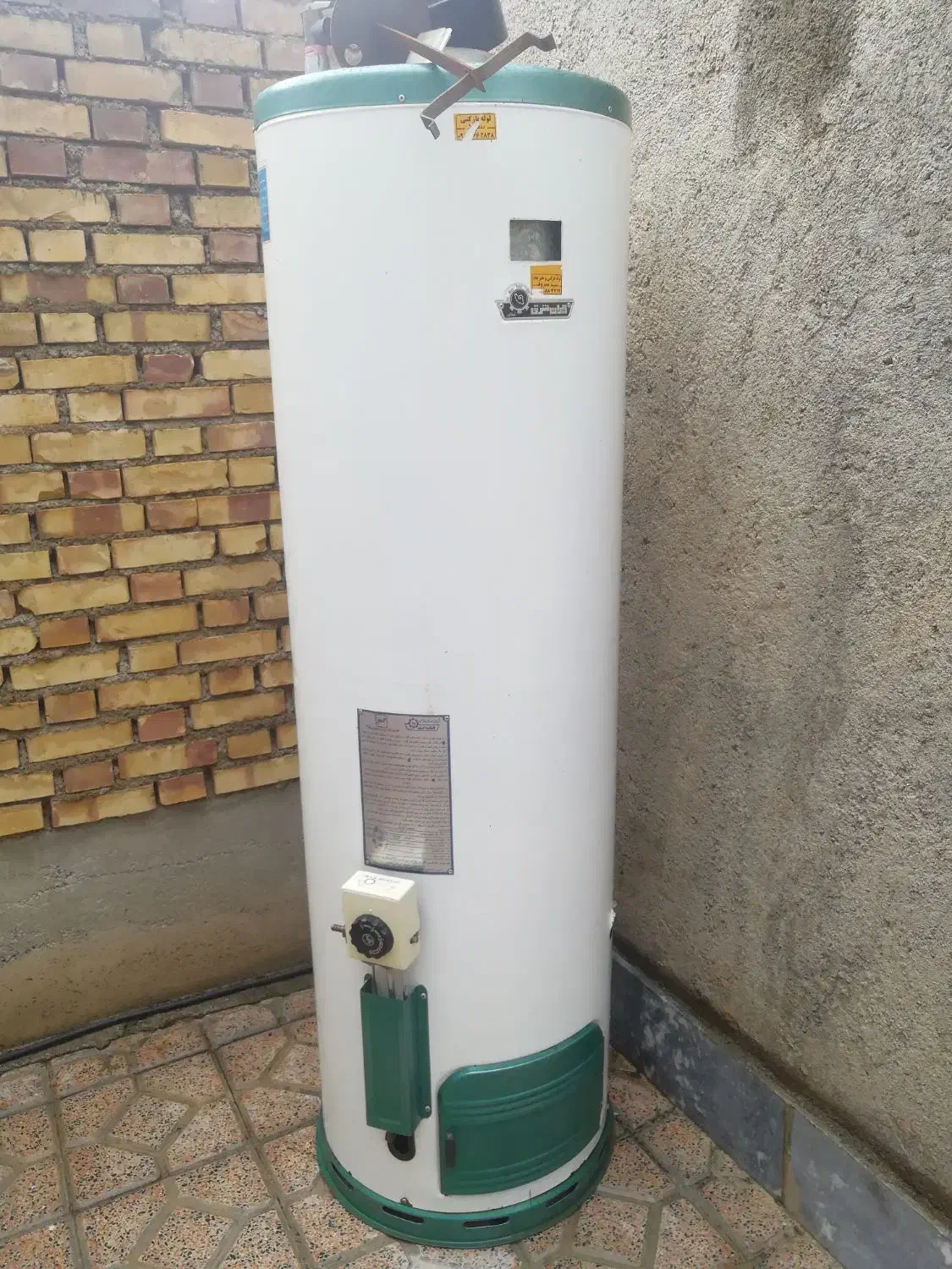ابگرمکن سالم کار میکنه|آبگرمکن، پکیج، شوفاژ|نقده, |دیوار