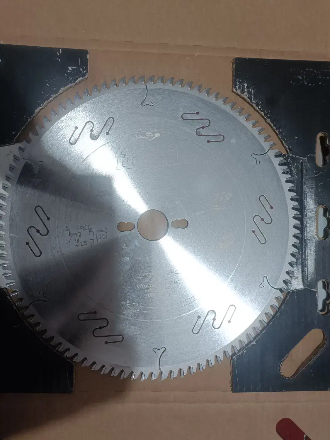 تیغ اره دورکن|ابزارآلات|بروجرد, |دیوار