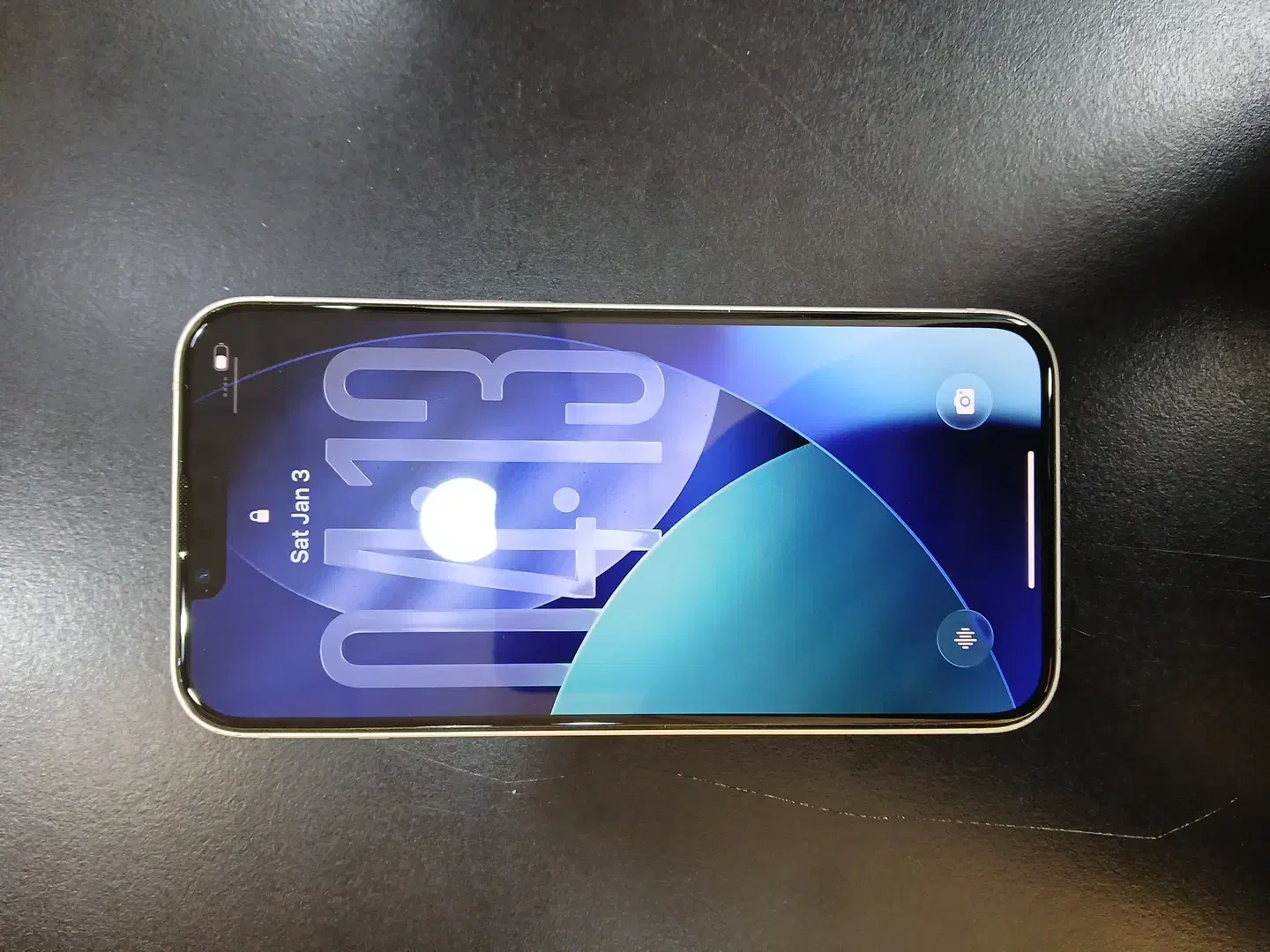 iPhone 13 normal|موبایل|مشهد, عنصری|دیوار