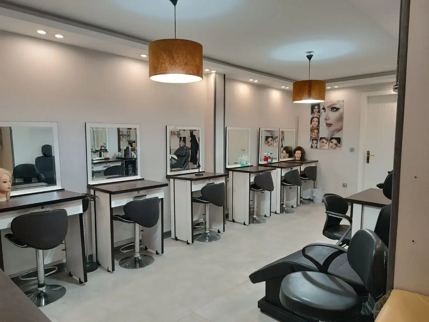 اجاره لاین خدمات و آموزش زیبایی|اجارهٔ دفتر کار، اتاق اداری، مطب|اصفهان, باب الدشت|دیوار