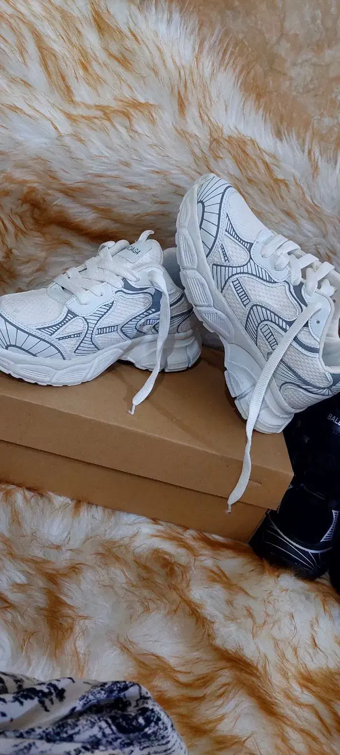 کفش ها حراج واقعی|کیف، کفش، کمربند|یاسوج, |دیوار