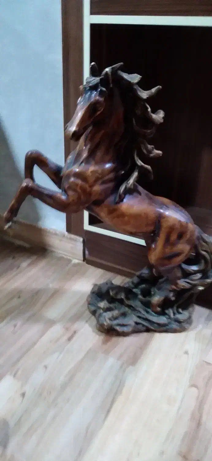 مجسمه ۵۰۰ هزارتومان|مجسمه، تندیس، ماکت|مسجد سلیمان, |دیوار