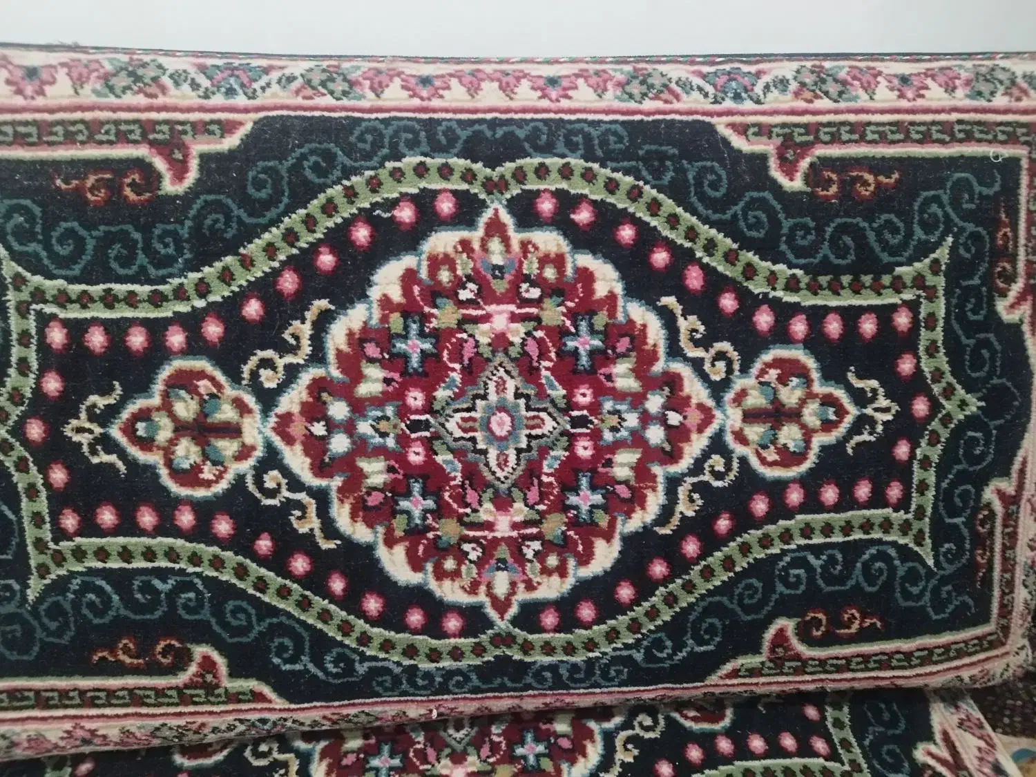 پشتی در حد نو طهر قالی|پشتی|رشت, فلسطین|دیوار