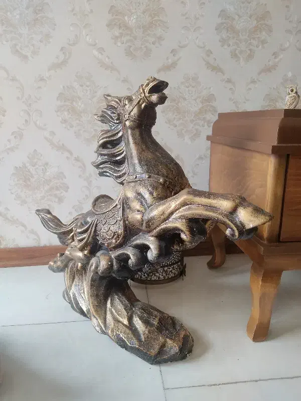 مجسمه گچی|مجسمه، تندیس، ماکت|گلبهار, شهر جدید گلبهار|دیوار