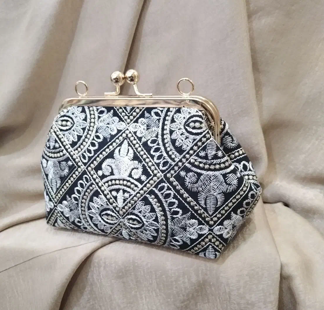 کیف مجلسی|کیف، کفش، کمربند|اهواز, کوروش|دیوار