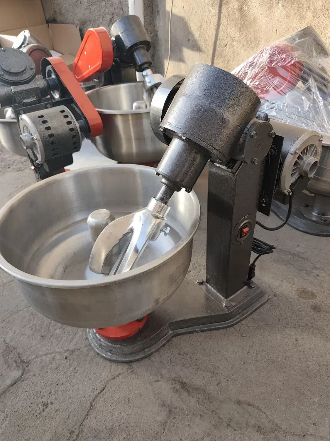 دستگاه خمیرگیر 8 کیلویی سنگین خمیر گیر همزن|کافیشاپ و رستوران|تهران, علیآباد|دیوار