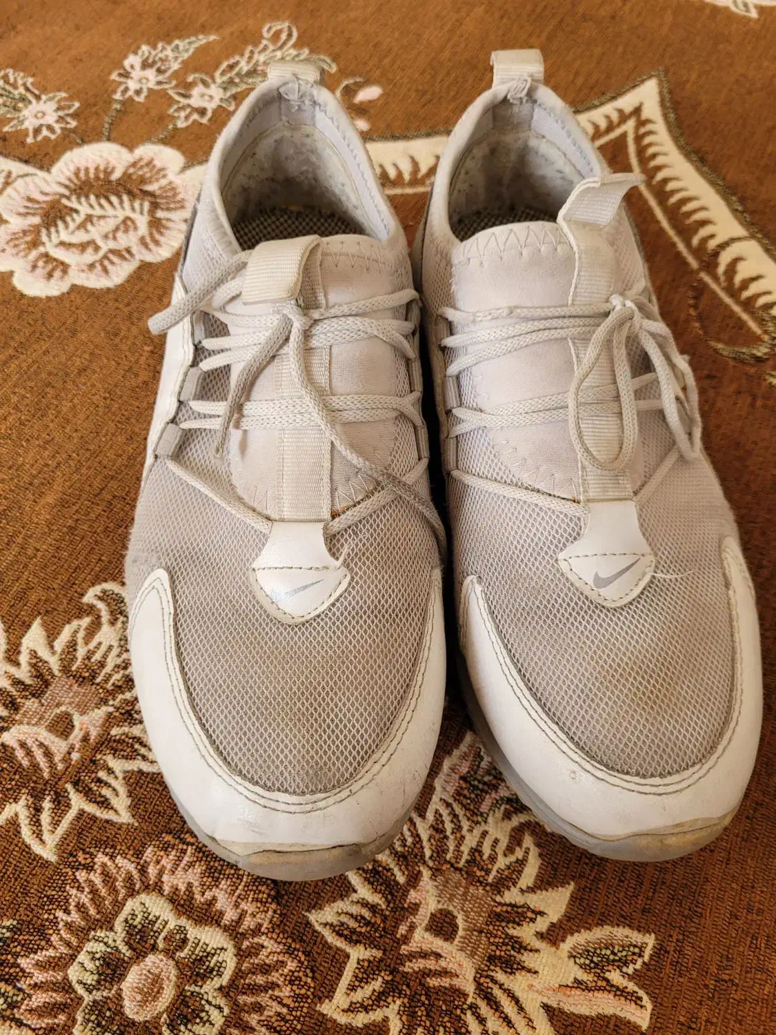 کفش|کیف، کفش، کمربند|کاشمر, |دیوار