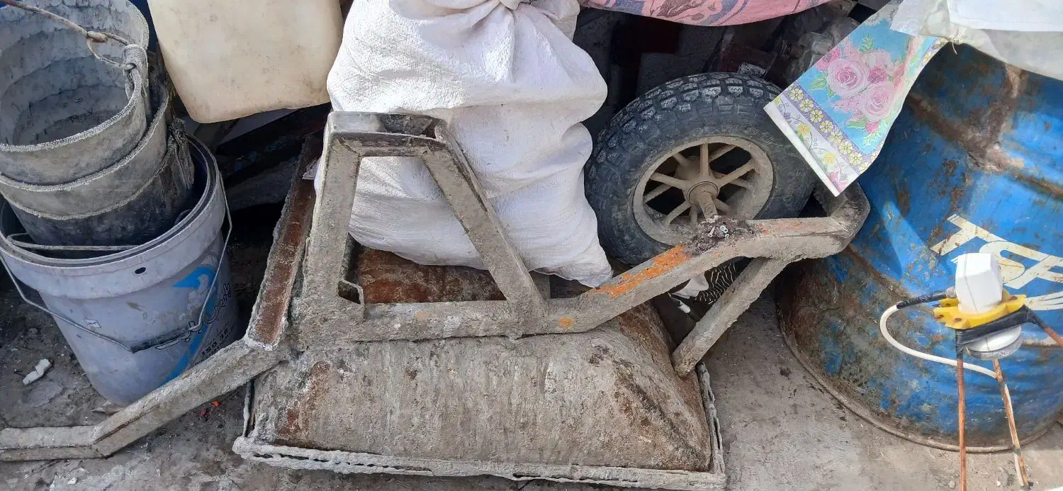 فرغون ورق زخیم ،|ابزارآلات|مشهد, انقلاب|دیوار