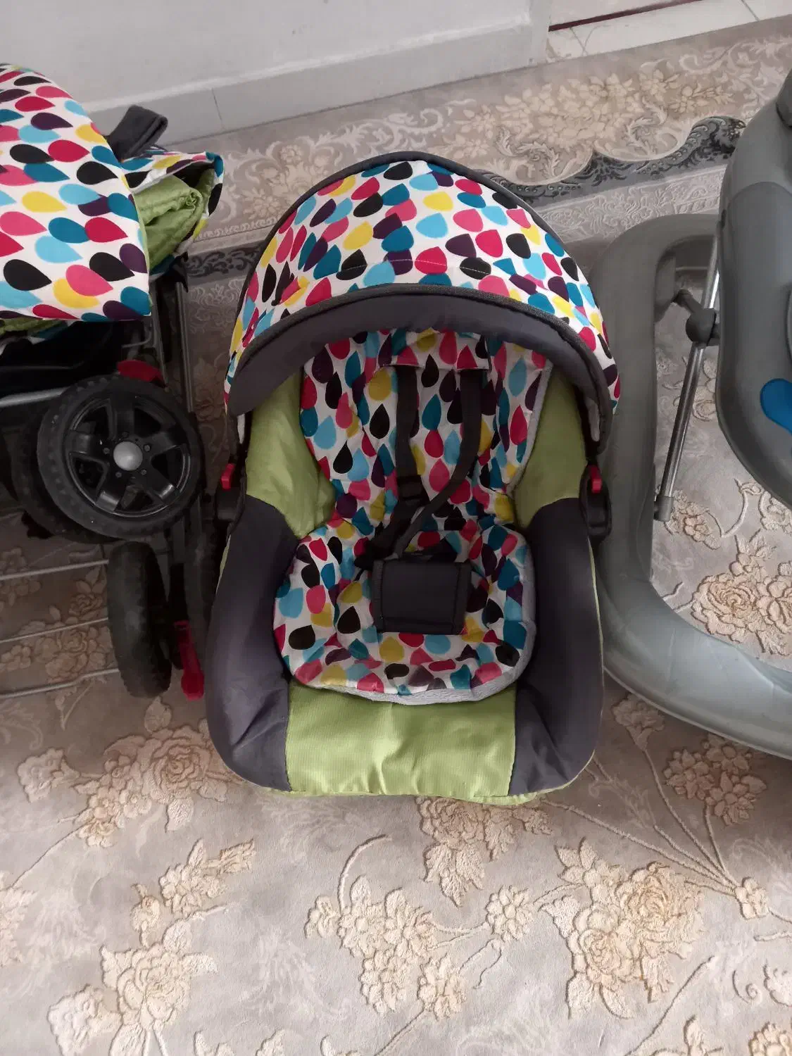 ست کالسکه و روروک و کریر|اسباب و اثاث بچه|اصفهان, باغ فدک|دیوار