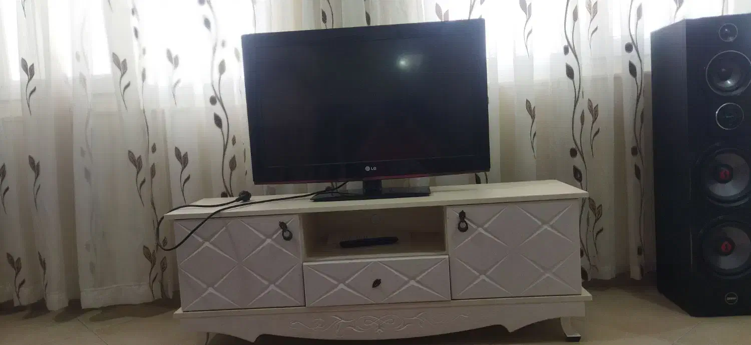 تلویزیون 32اینچ بامیز تلویزیون مدرن کاملا سالم|تلویزیون و پروژکتور|نورآباد, |دیوار