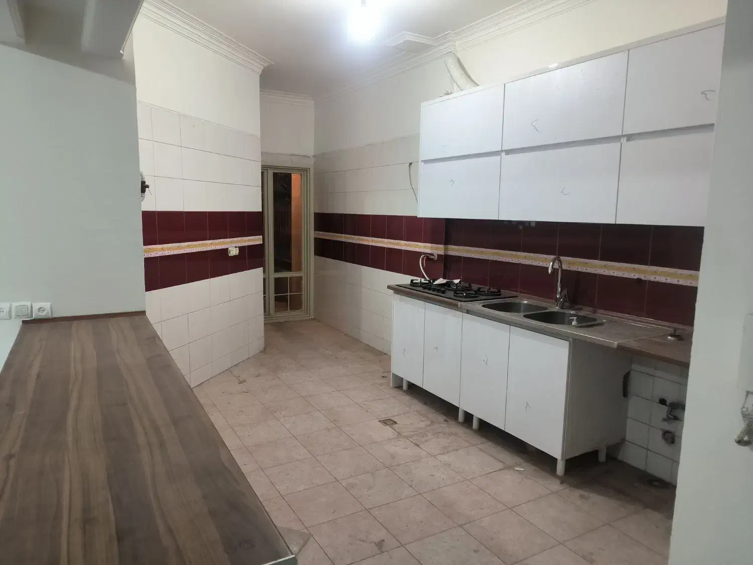 ۱۰۰ متر دو خواب طبقه اول با ۱۰۰ متر حیاط مستقل