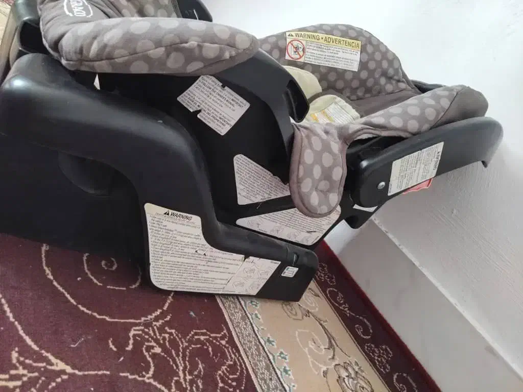 صندلی ماشین کودک درحد نو|تخت و صندلی بچه|صحرای باغ, |دیوار