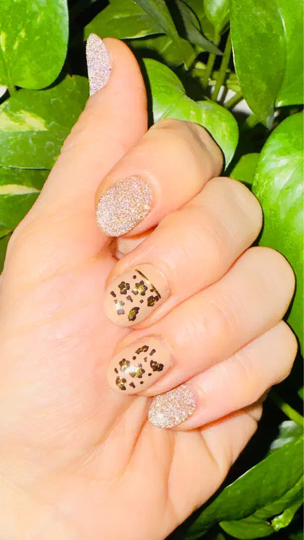 انواع خدمات ناخن (لاکژل و طراحی ساده رایگان)|خدمات آرایشگری و زیبایی|رشت, سعدی (تختی)|دیوار