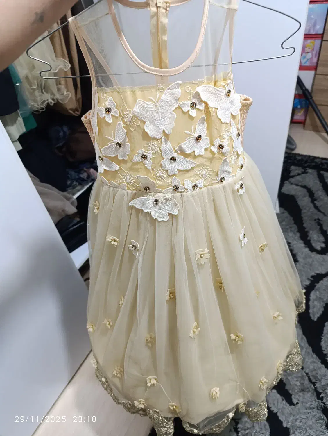 یک مقدار لباس در حد نو و نو به فروش می‌رسه|لباس|بندر امام خمینی, |دیوار