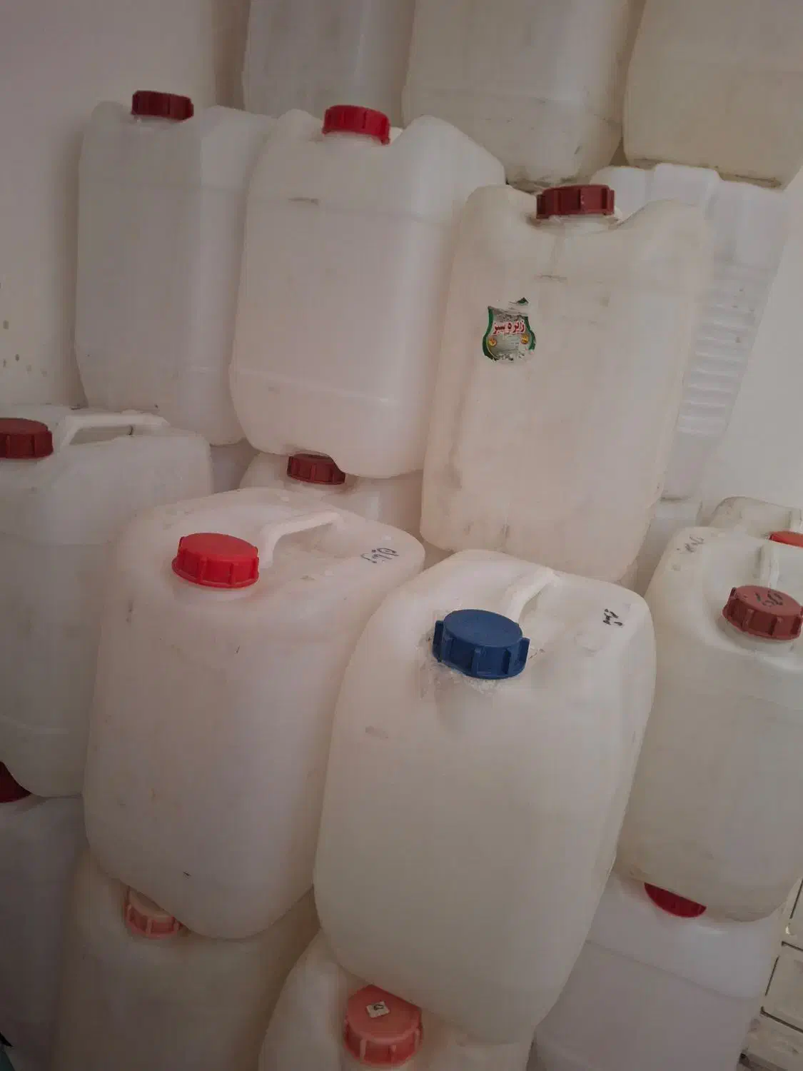 بیست لیتری|ظروف نگهدارنده، پلاستیکی، یک‌بارمصرف|سیرجان, |دیوار