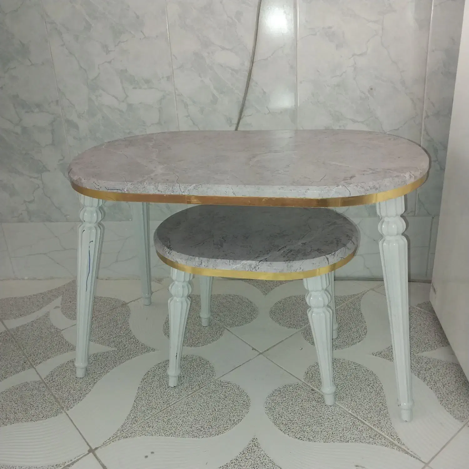 میز و سه عدد عسلی سالم و تمیز|مبلمان خانگی و میز عسلی|الیگودرز, |دیوار