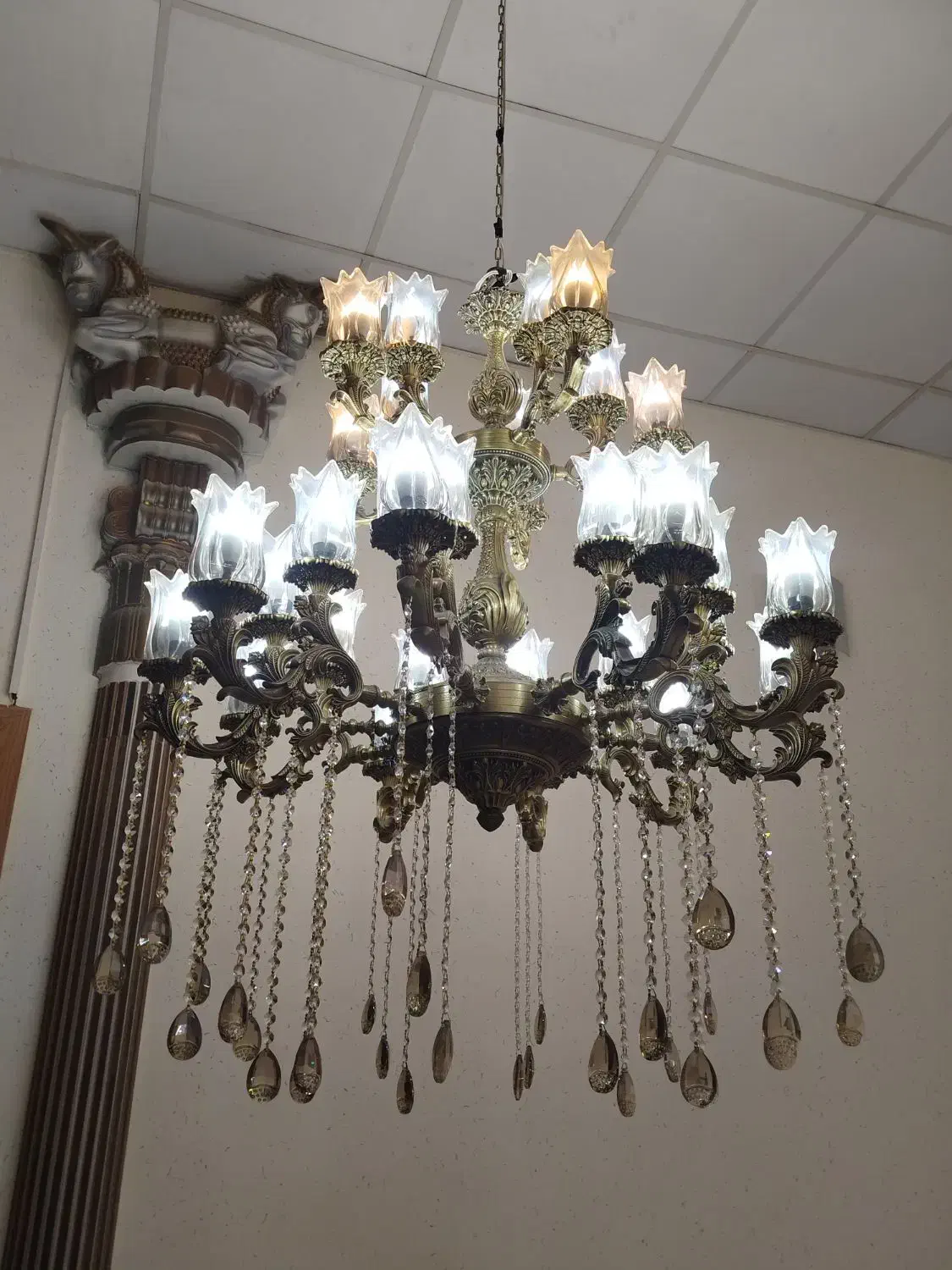 لوستر دوطبقه نوی نو می باشد نصف قیمت بازار|لوستر و چراغ آویز|اصفهان, دوطفلان|دیوار