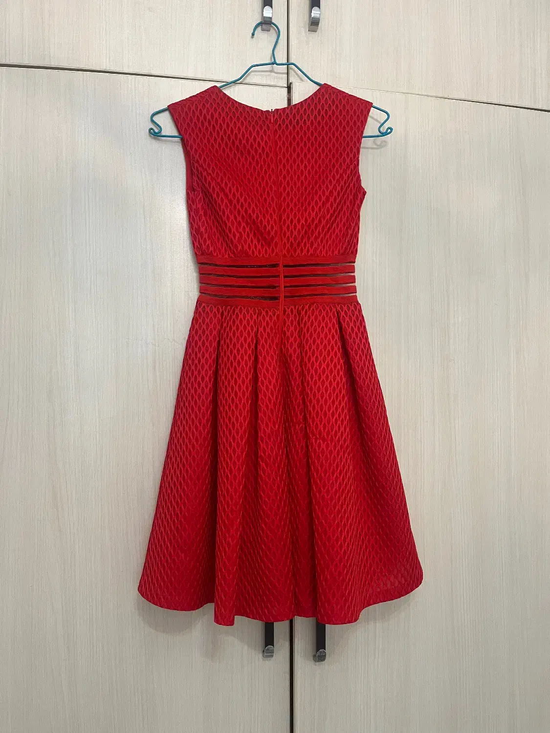 لباس مجلسی|لباس|ساری, |دیوار