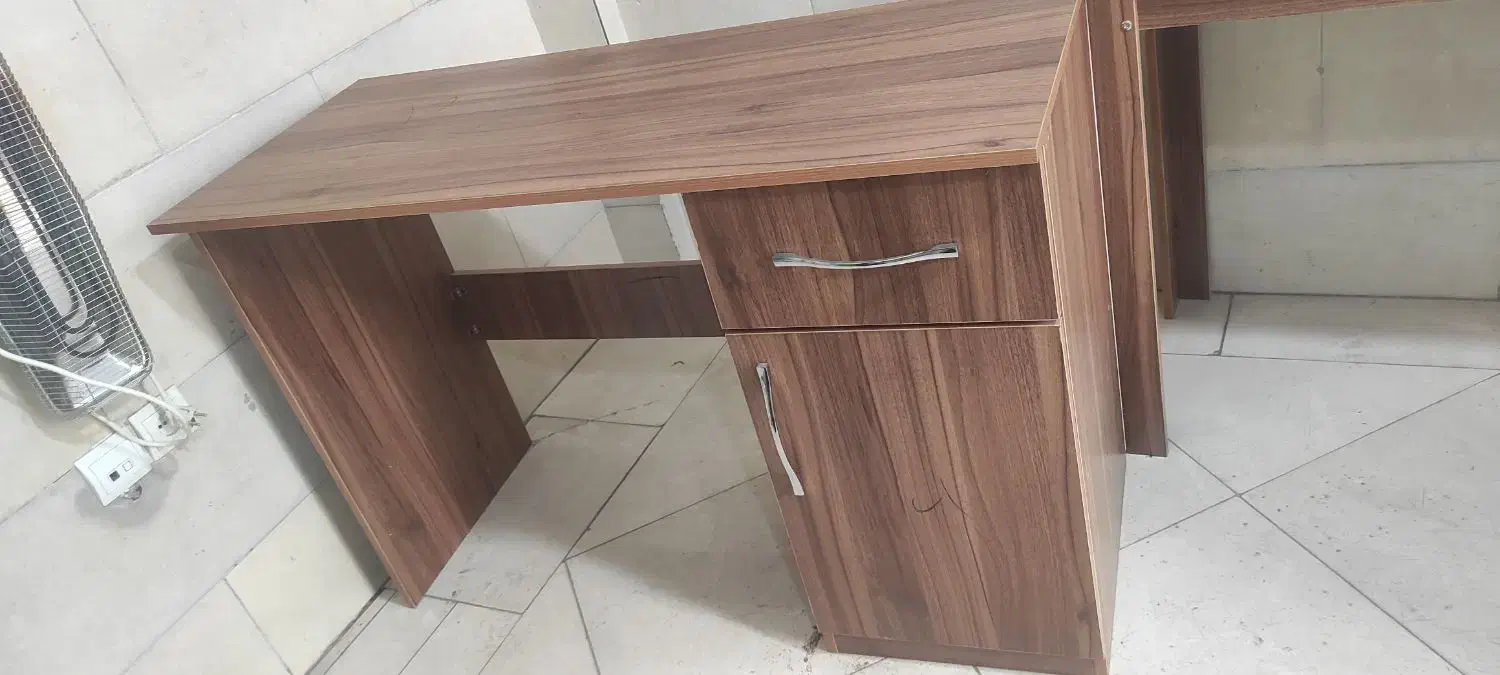 میز وصندلی|دفتر کار|قدس, شهرقدس|دیوار