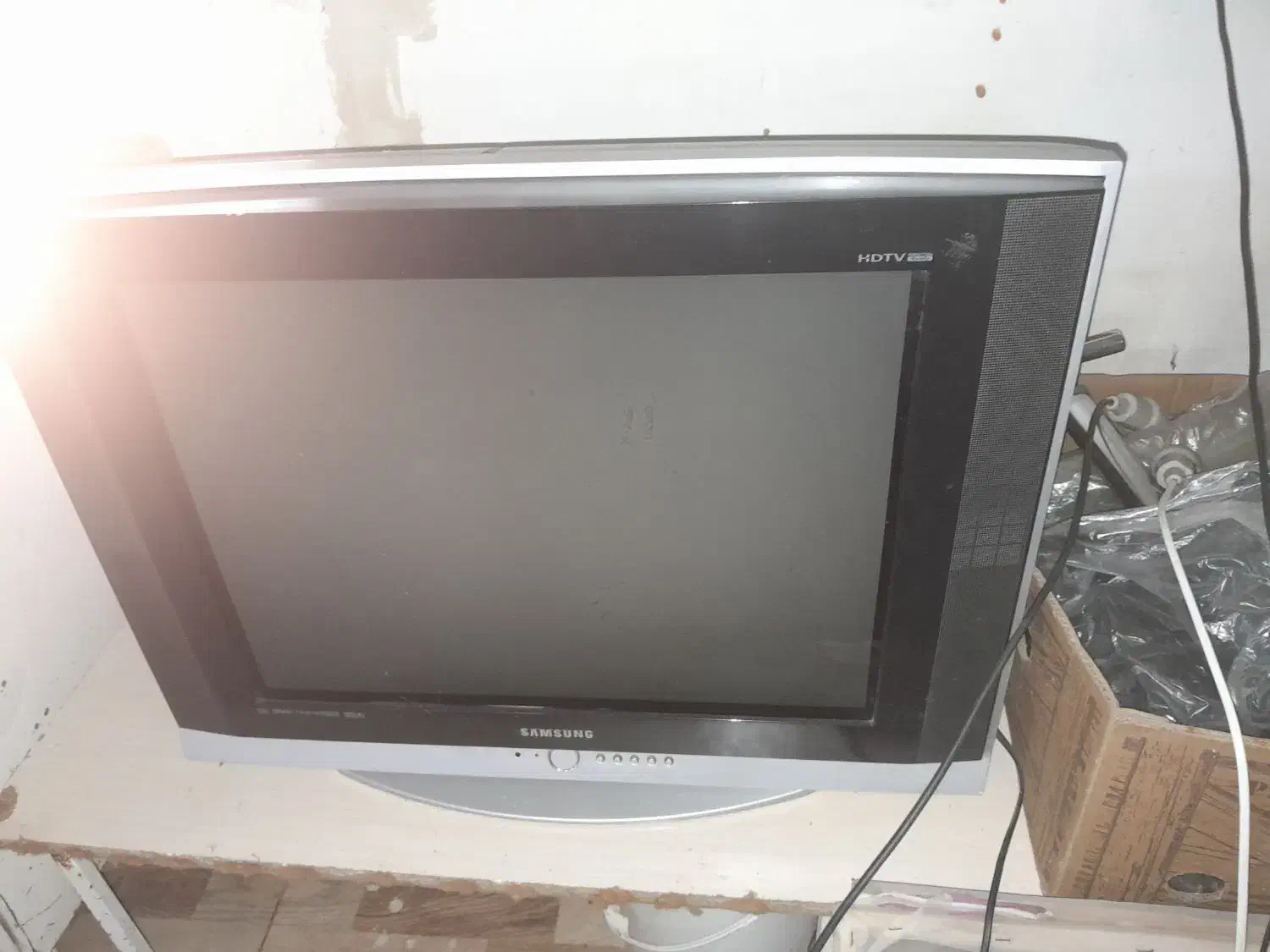 تلویزیون ۲۹ اینچ  قدیمی|تلویزیون و پروژکتور|لشت نشا, |دیوار