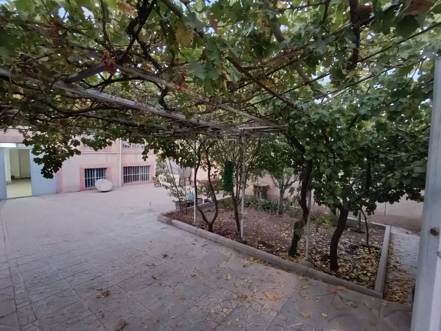 ویلا ۲۵۰.متر زمین بنا ۲۰۰ .مهرآباد رودهن|فروش خانه و ویلا|رودهن, |دیوار