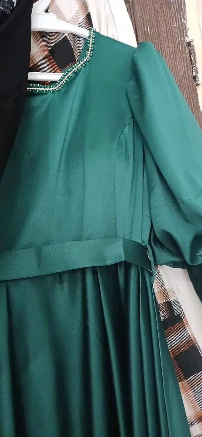 لباس مجلسی|لباس|اقبالیه, |دیوار