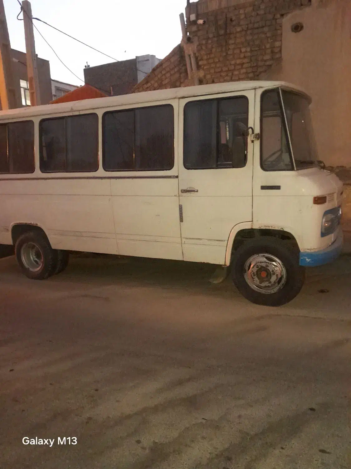 سرویس دهی به شرکت ها با مینی بوس بنز مدل بالا|خدمات حمل و نقل|ساوه, |دیوار