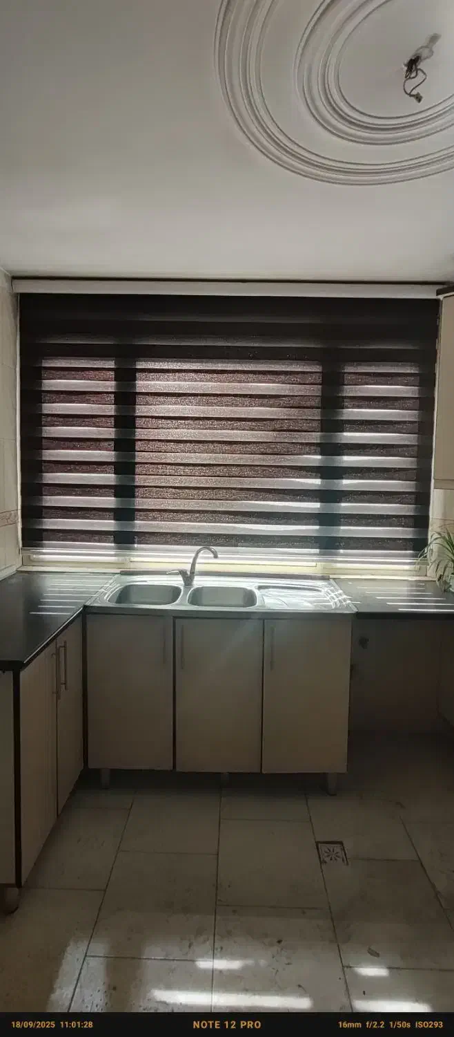 پرده زبرا کاملا سالم در حد نو خوشرنگ|پرده، رانر، رومیزی|ری, حمزهآباد|دیوار